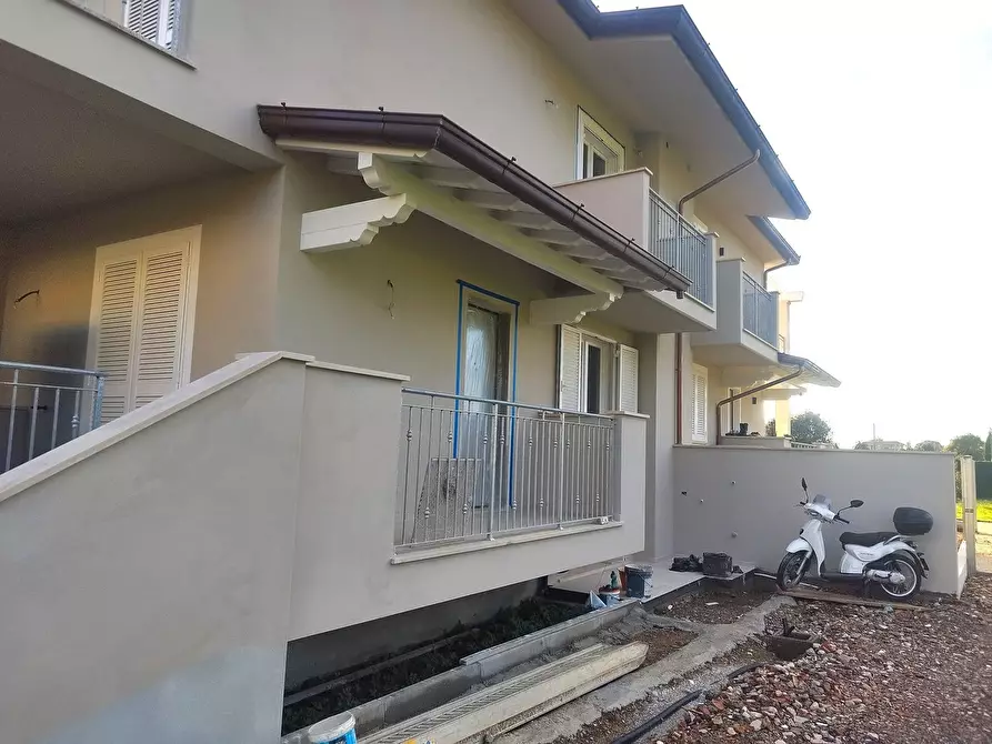 Immagine 13 di Villetta a schiera in vendita  a Camaiore