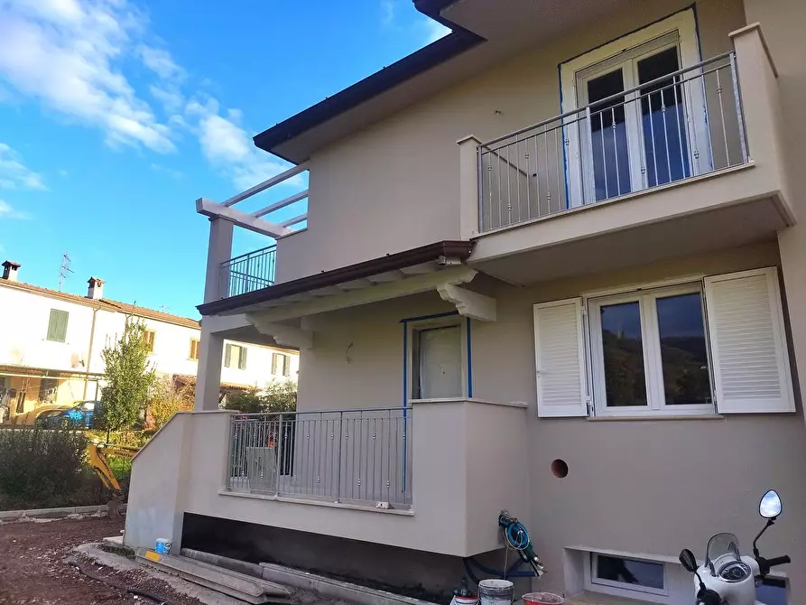 Immagine 5 di Villetta a schiera in vendita  a Camaiore