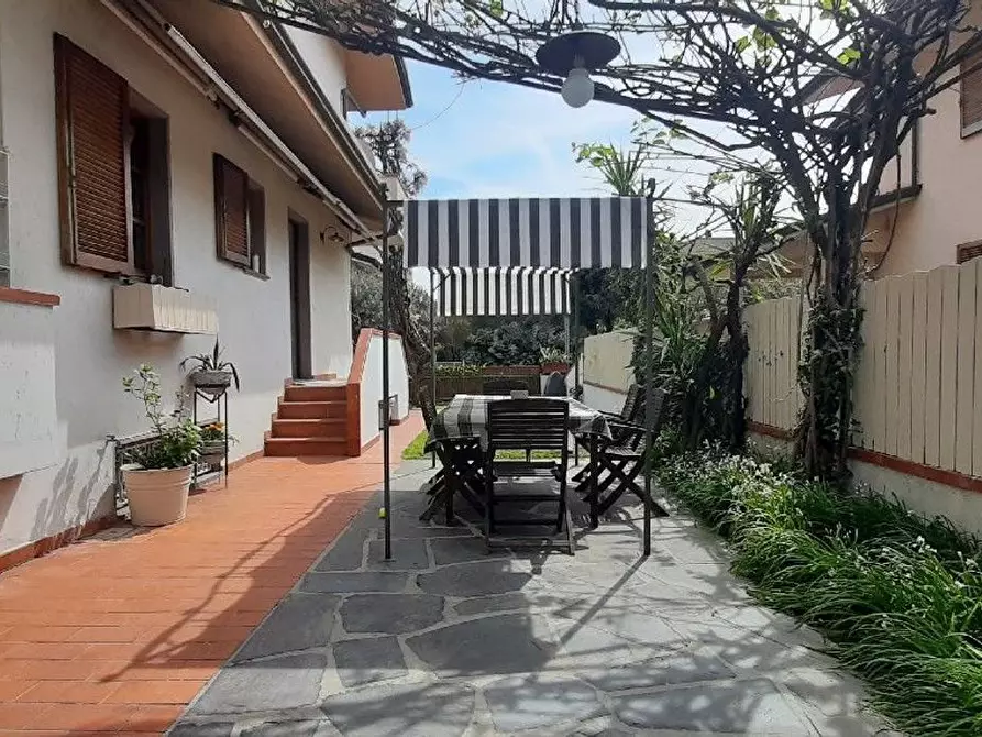 Immagine 1 di Casa semindipendente in vendita  a Camaiore