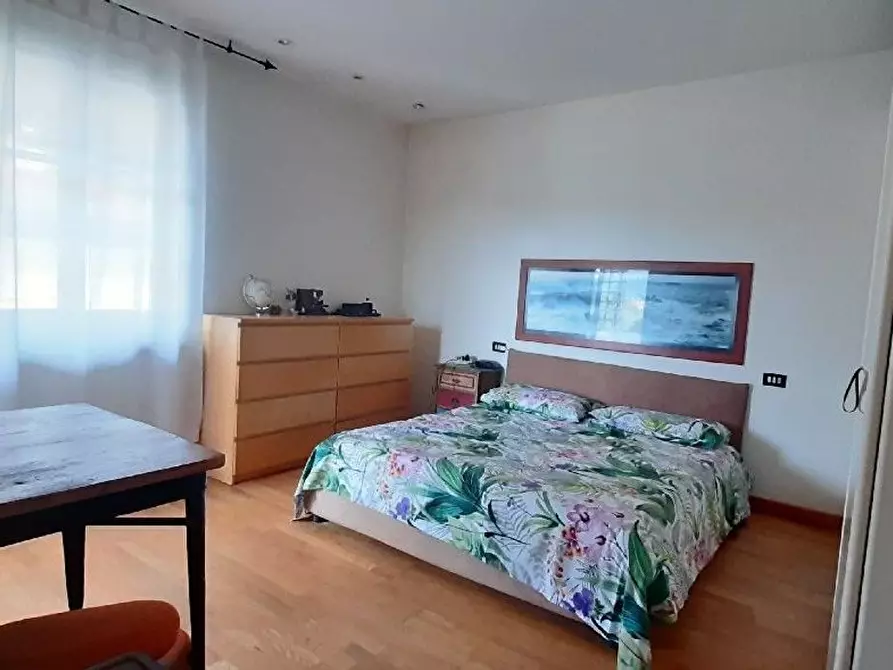 Immagine 12 di Casa semindipendente in vendita  a Camaiore