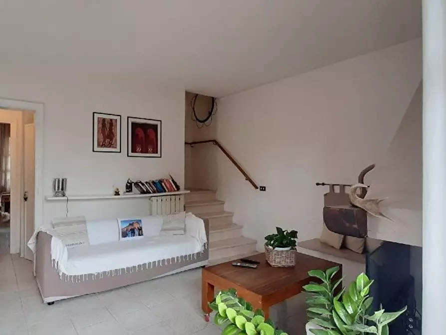 Immagine 3 di Casa semindipendente in vendita  a Camaiore