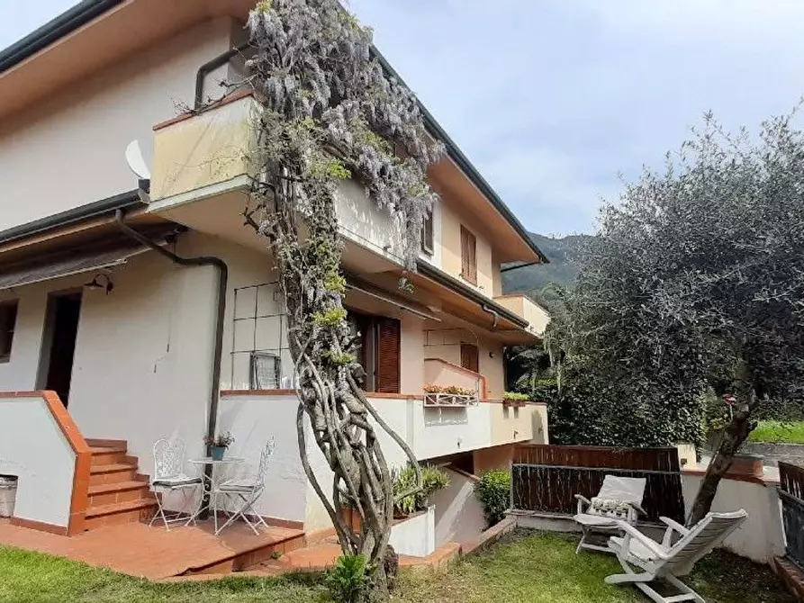 Immagine 28 di Casa semindipendente in vendita  a Camaiore