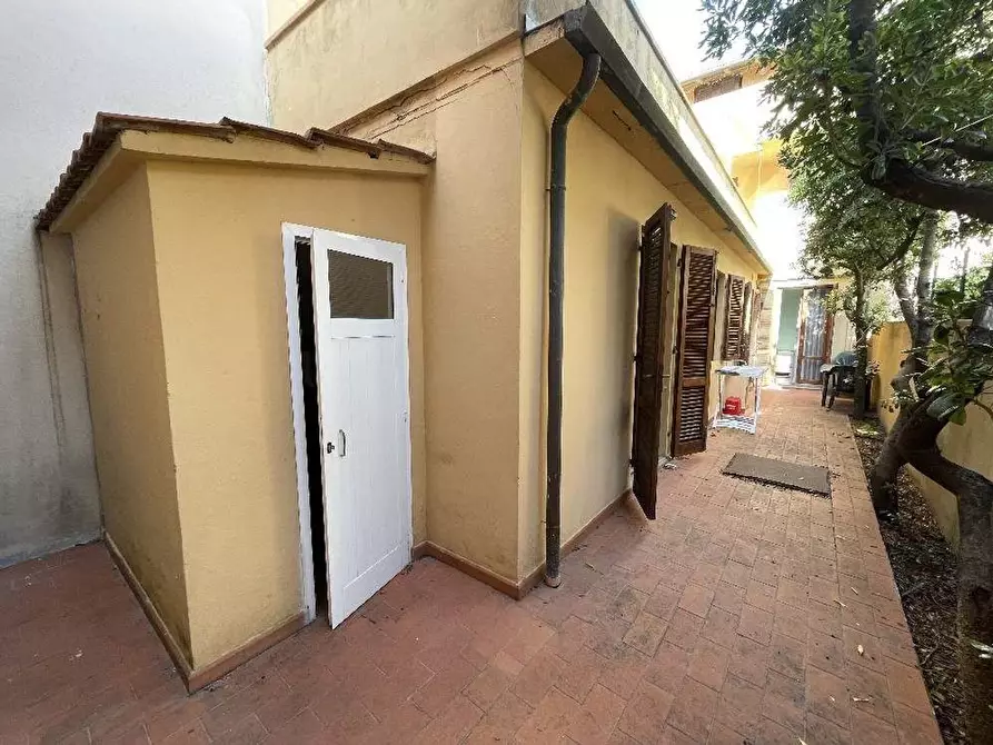 Immagine 22 di Appartamento in vendita  a Camaiore