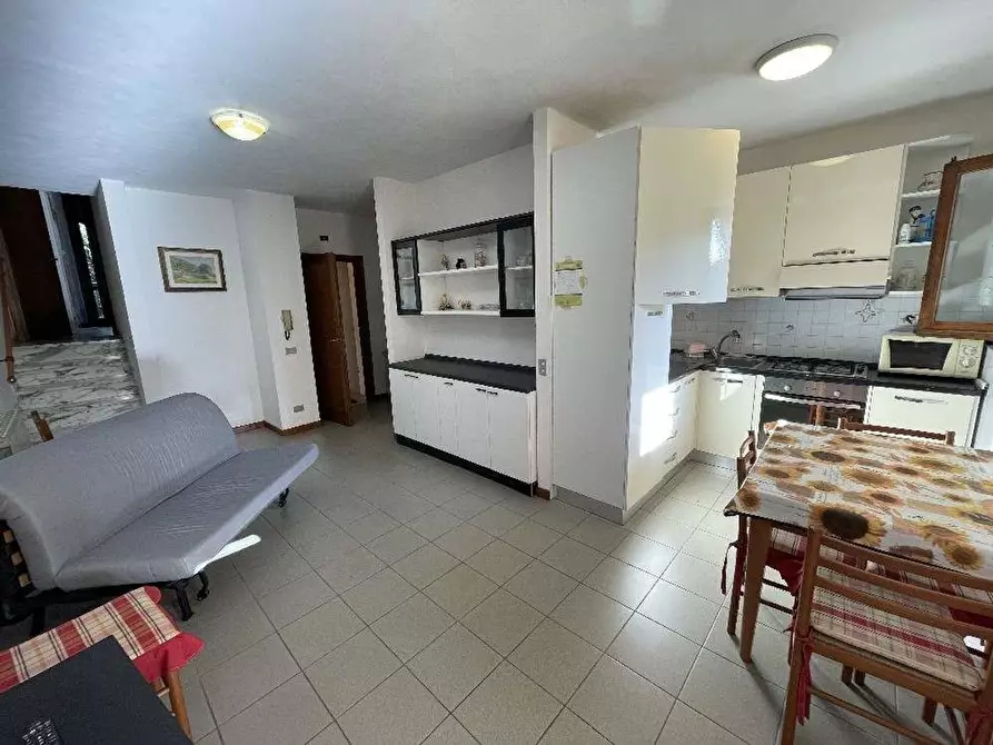 Immagine 5 di Appartamento in vendita  a Camaiore