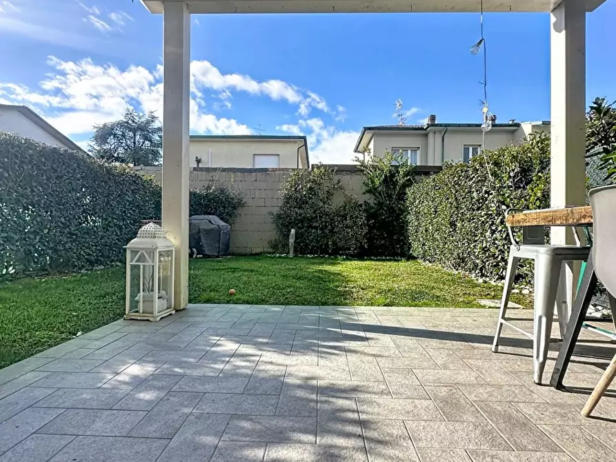 Immagine 4 di Villetta a schiera in vendita  a Viareggio