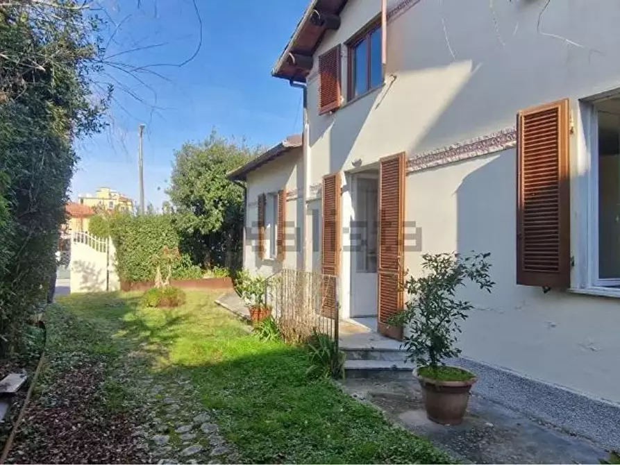 Immagine 6 di Villa in vendita  a Pietrasanta