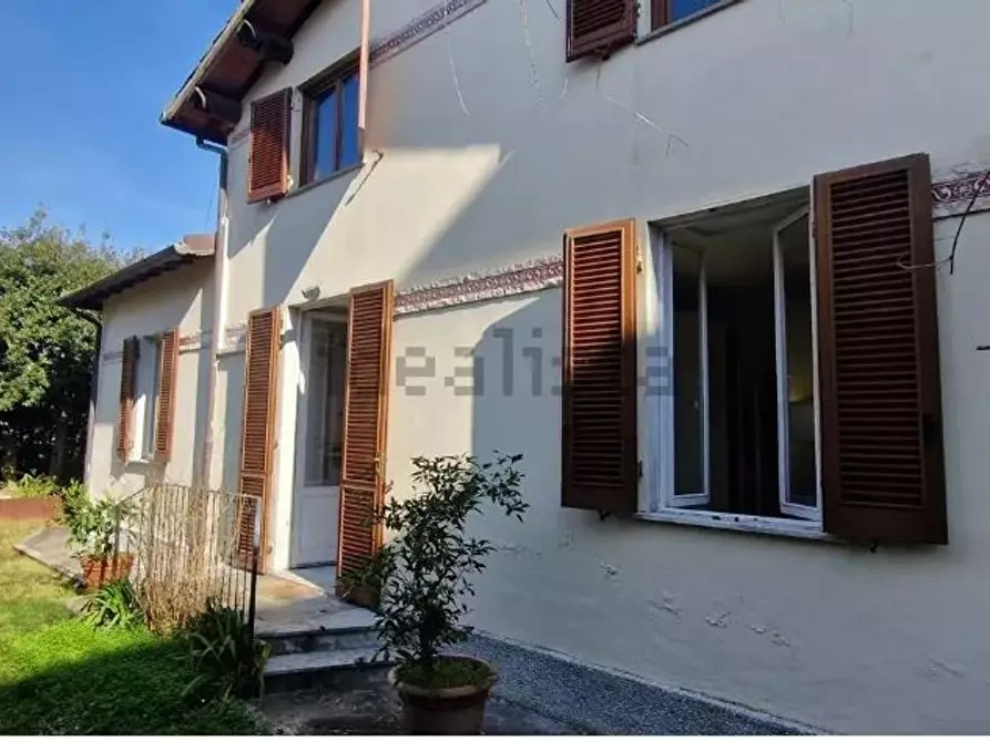 Immagine 28 di Villa in vendita  a Pietrasanta