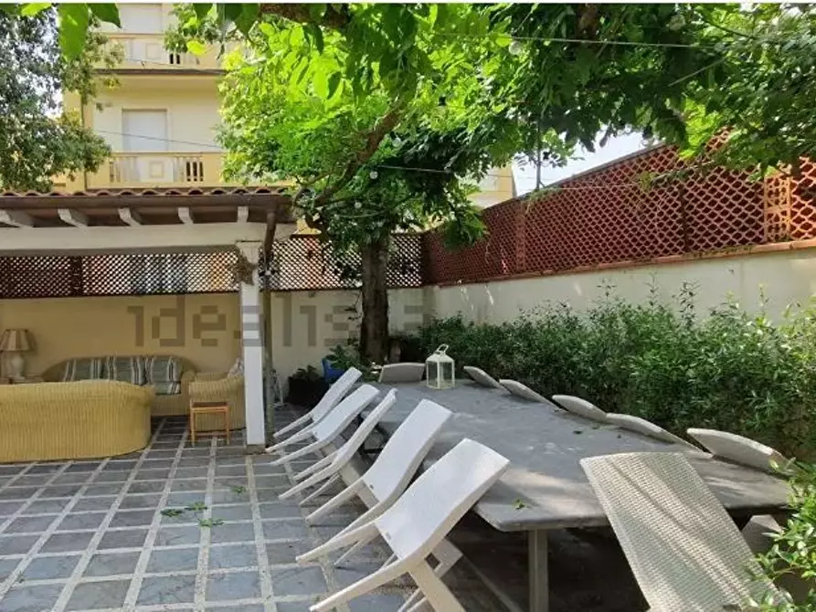 Immagine 24 di Villa in vendita  a Pietrasanta