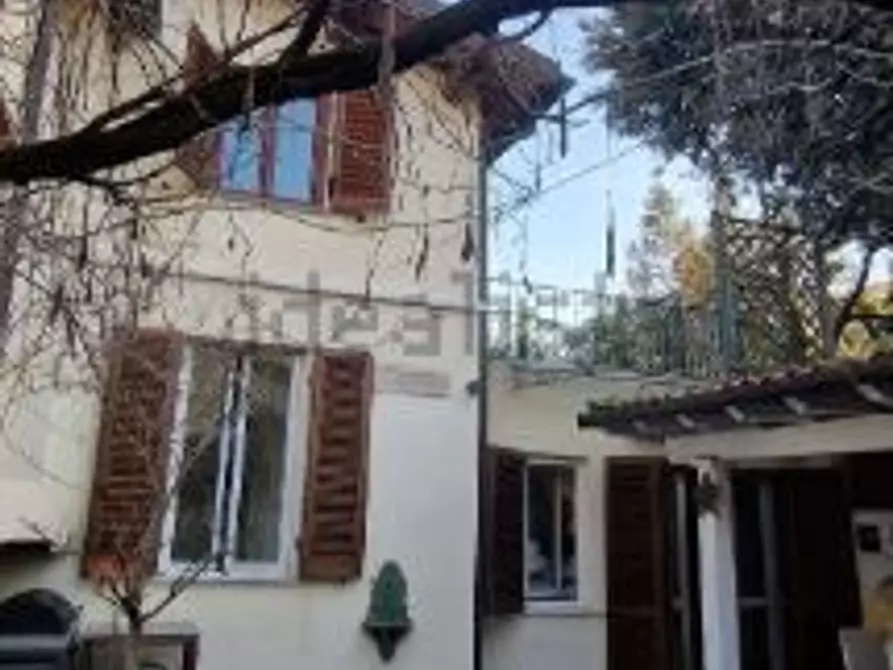 Immagine 2 di Villa in vendita  a Pietrasanta