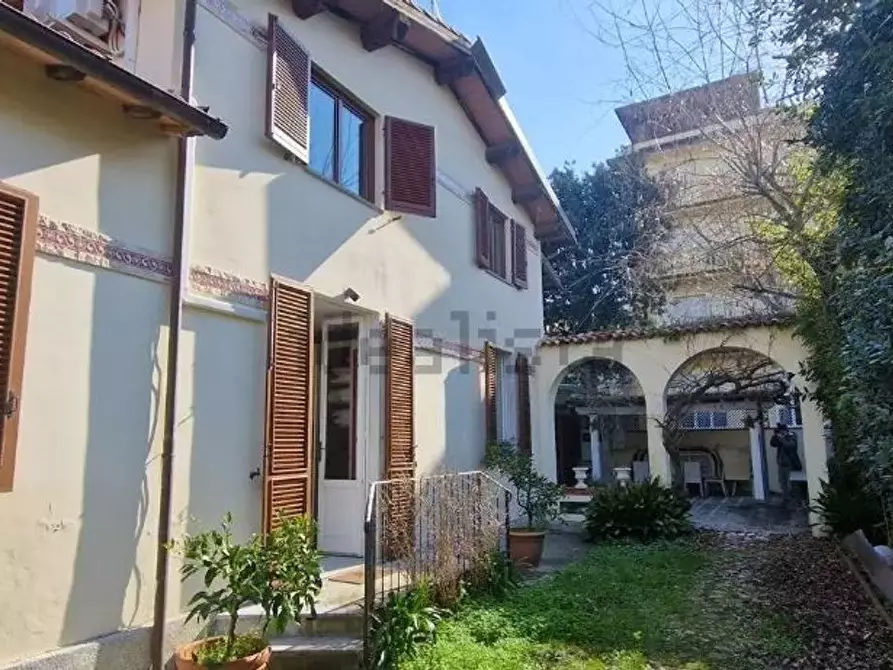 Immagine 4 di Villa in vendita  a Pietrasanta