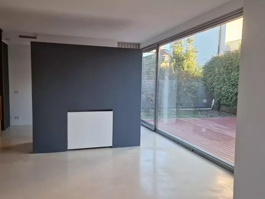 Immagine 17 di Villa in vendita  a Camaiore