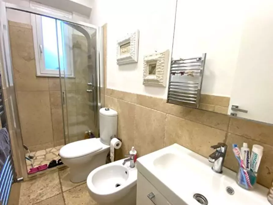 Immagine 9 di Appartamento in vendita  a Viareggio