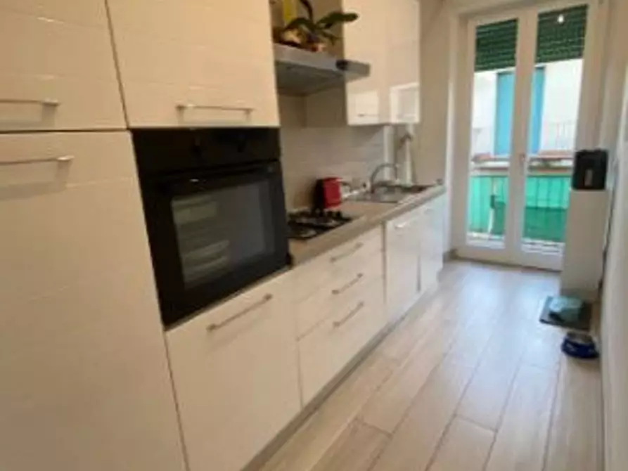 Immagine 2 di Appartamento in vendita  a Viareggio