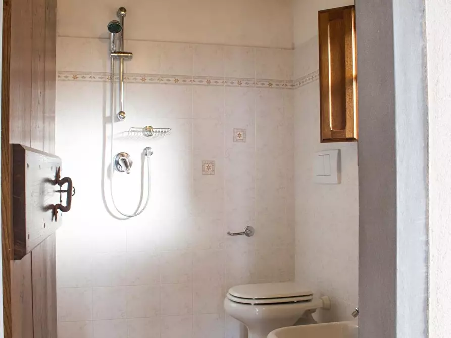 Immagine 13 di Casa semindipendente in vendita  a Camaiore