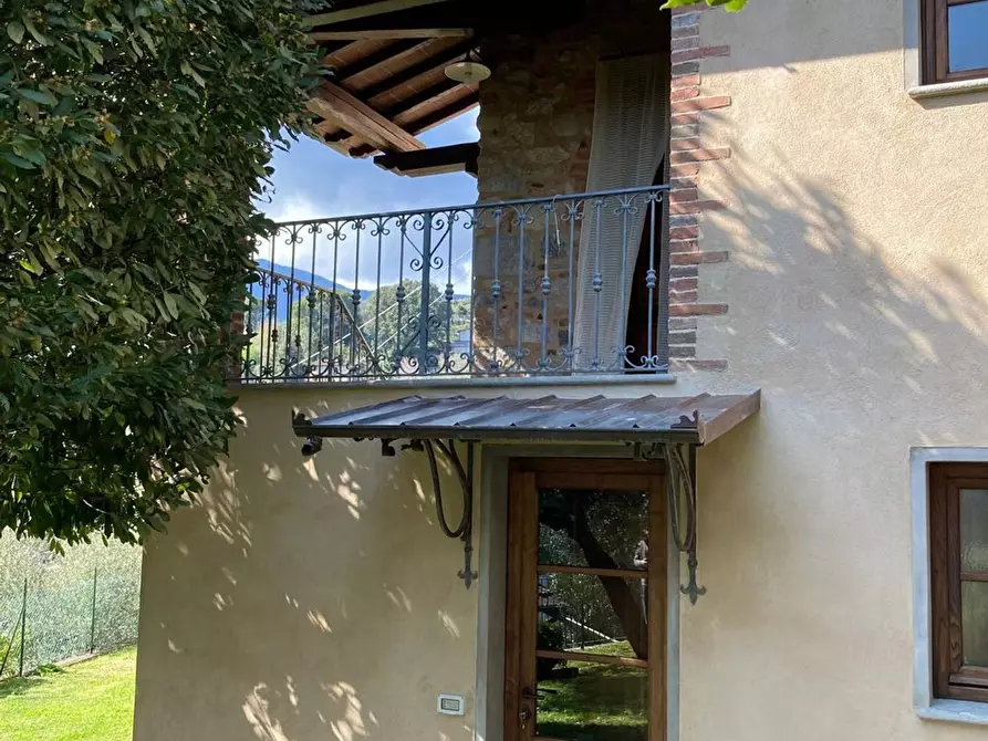 Immagine 19 di Casa semindipendente in vendita  a Camaiore