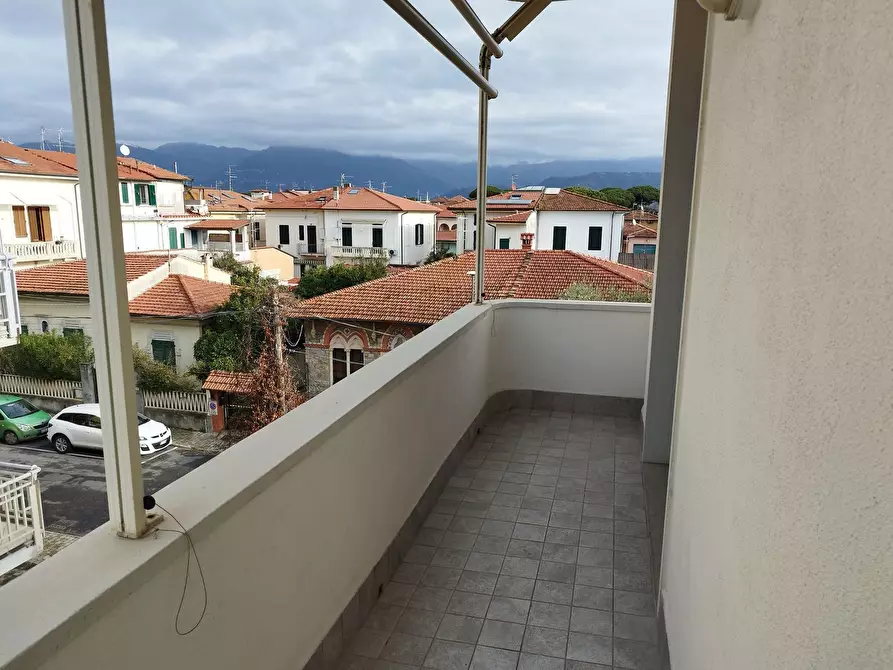 Immagine 3 di Mansarda in vendita  a Camaiore