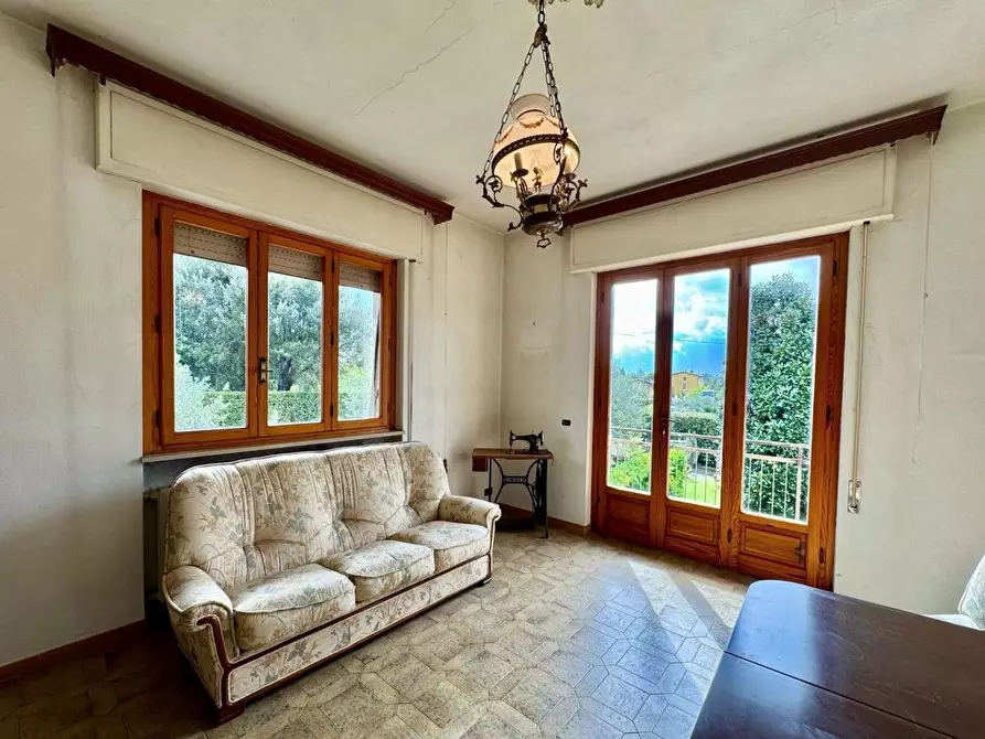 Immagine 1 di Appartamento in vendita  a Lucca