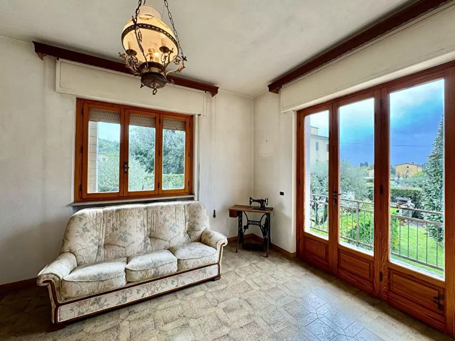 Immagine 2 di Appartamento in vendita  a Lucca