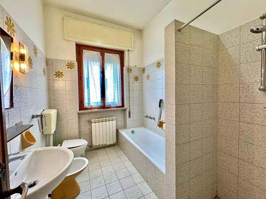 Immagine 20 di Appartamento in vendita  a Lucca