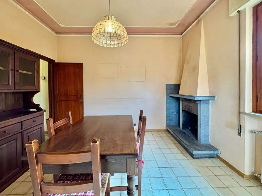 Immagine 12 di Appartamento in vendita  a Lucca