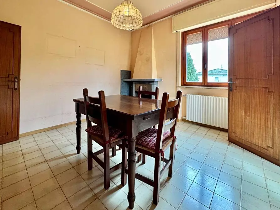 Immagine 13 di Appartamento in vendita  a Lucca