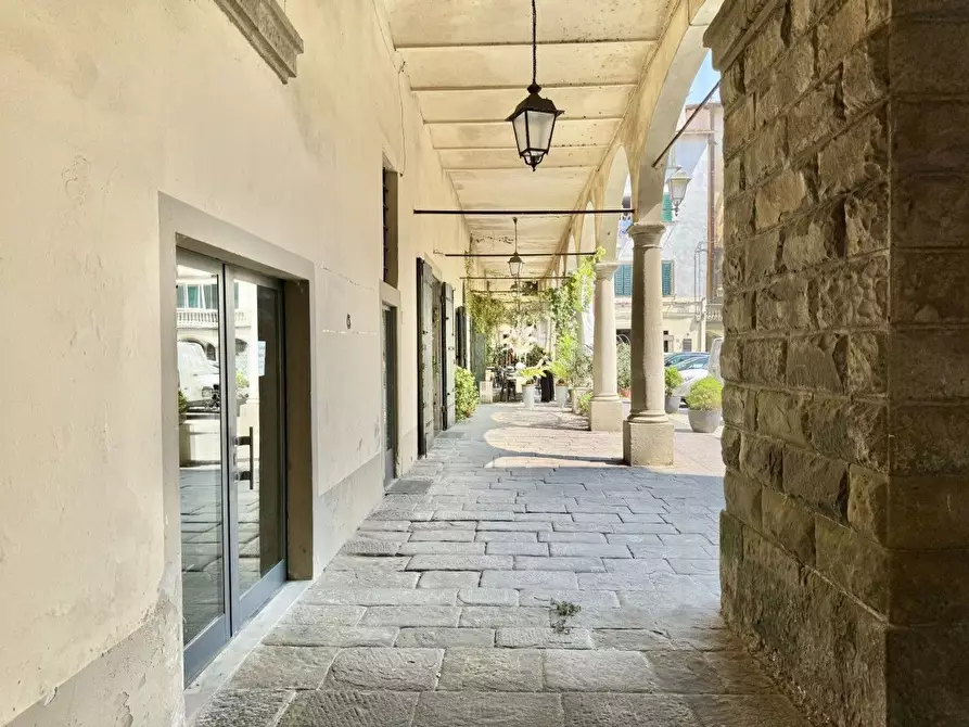 Immagine 23 di Negozio in vendita  a Pescia