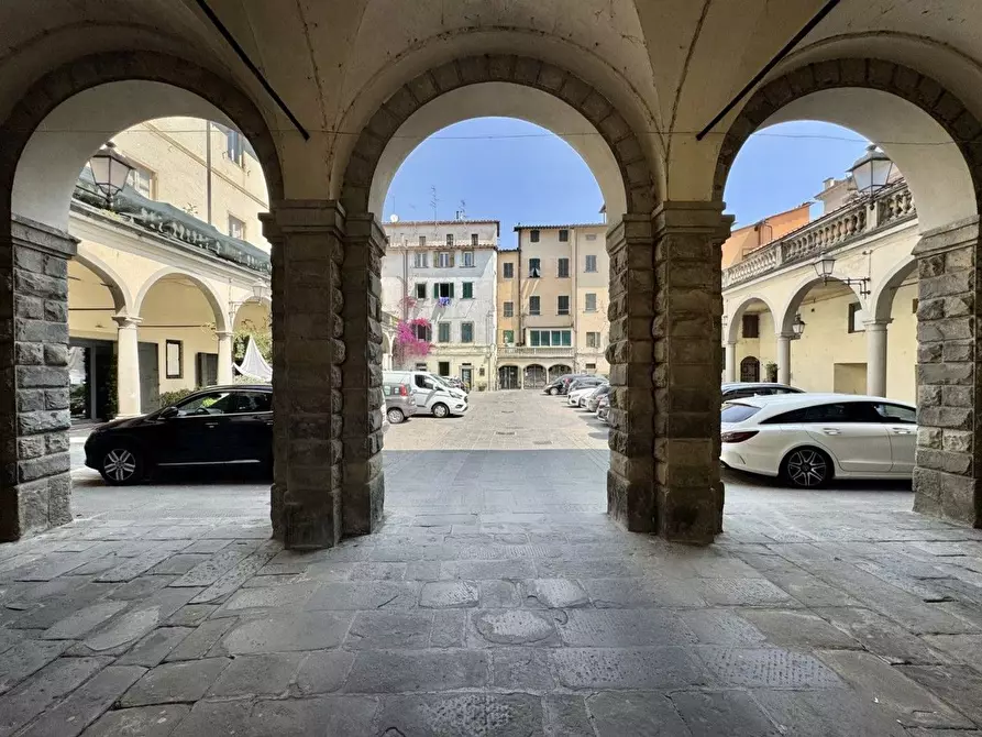 Immagine 20 di Negozio in vendita  a Pescia