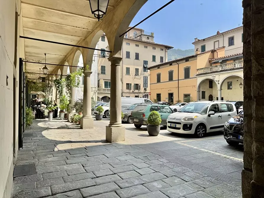 Immagine 22 di Negozio in vendita  a Pescia
