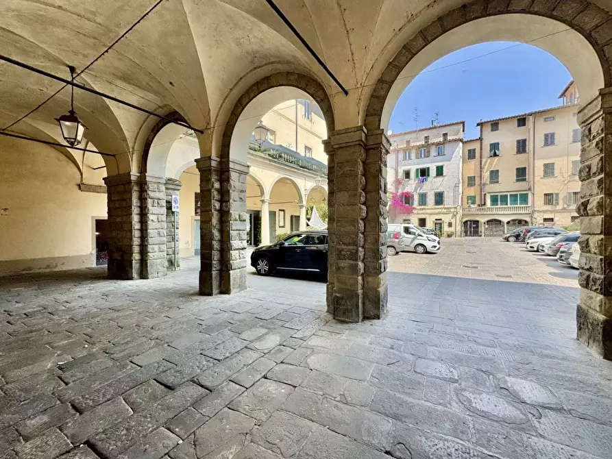 Immagine 21 di Negozio in vendita  a Pescia
