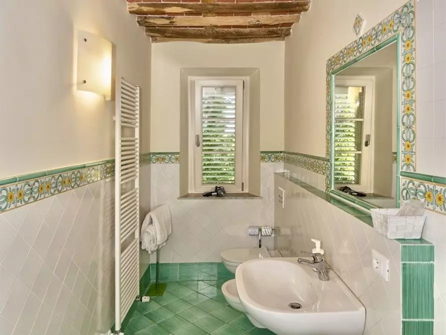 Immagine 11 di Casa semindipendente in vendita  a Capannori