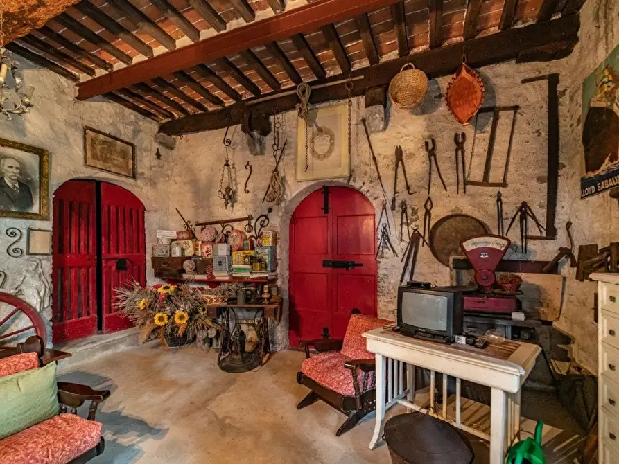 Immagine 10 di Villa in vendita  a Capannori