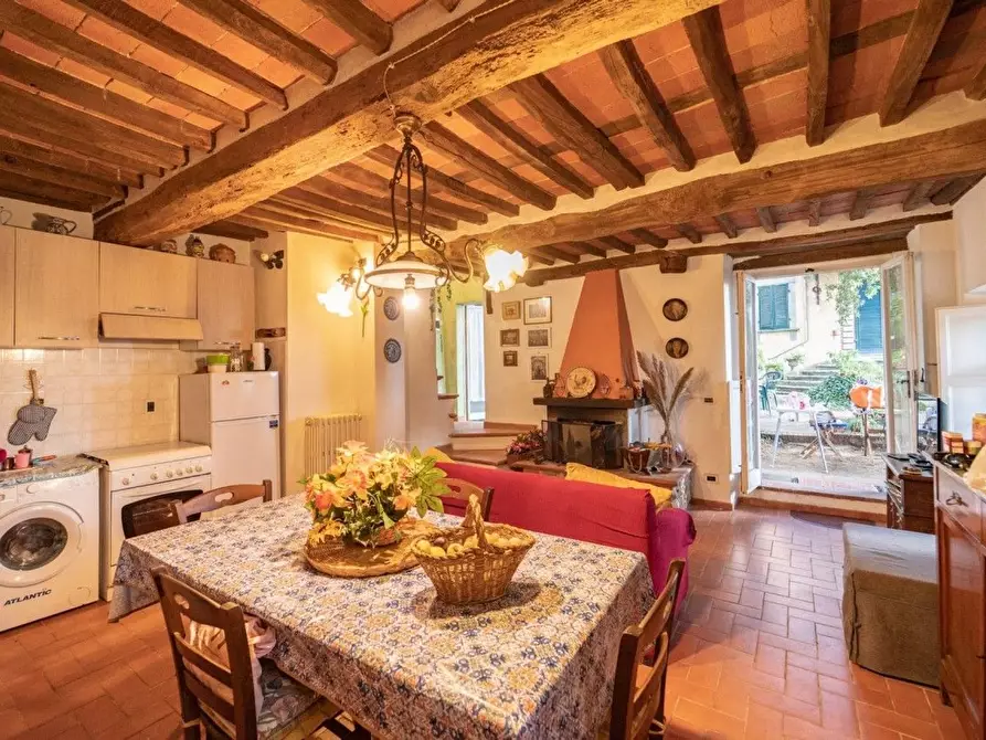 Immagine 50 di Villa in vendita  a Capannori