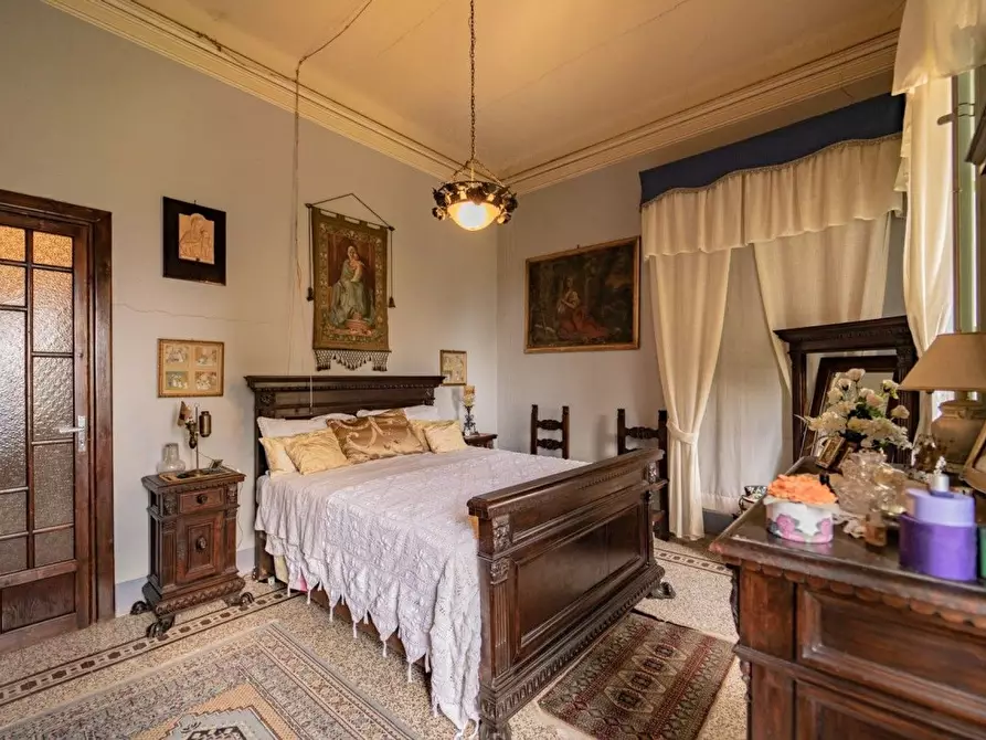 Immagine 31 di Villa in vendita  a Capannori