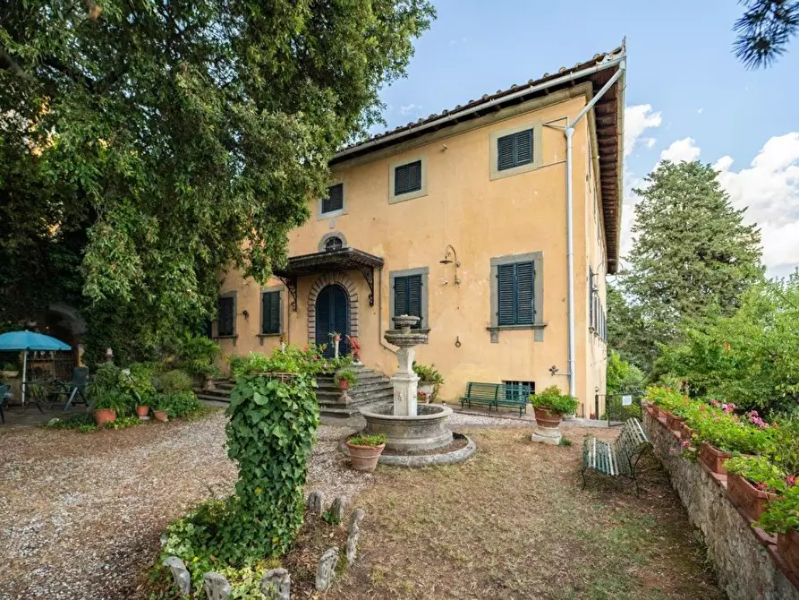Immagine 40 di Villa in vendita  a Capannori