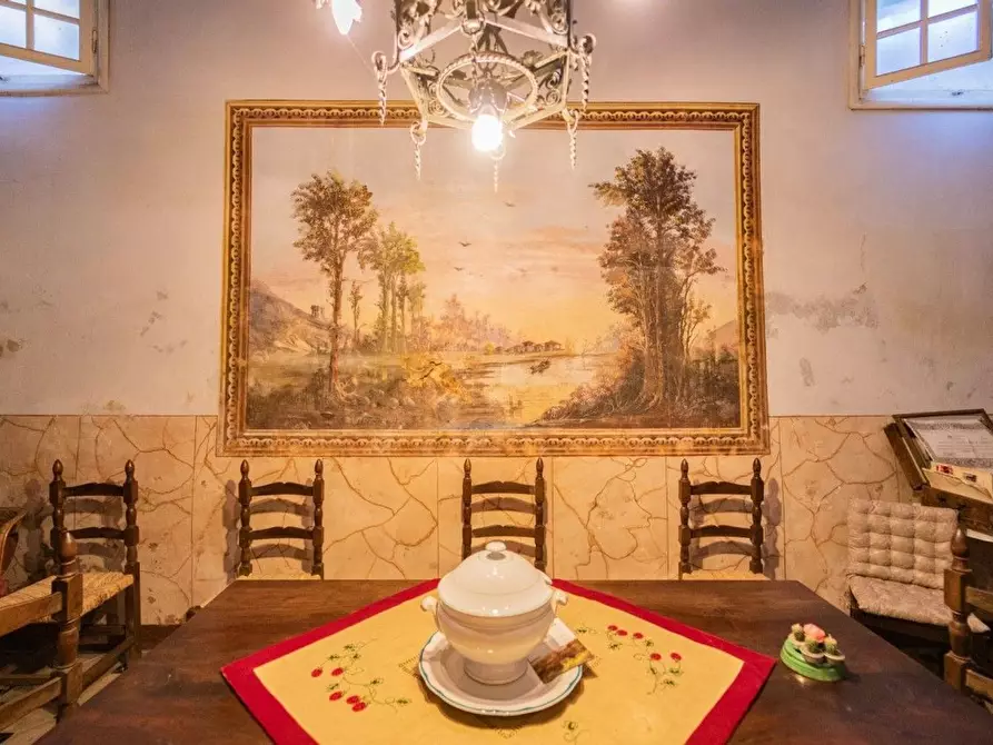 Immagine 27 di Villa in vendita  a Capannori