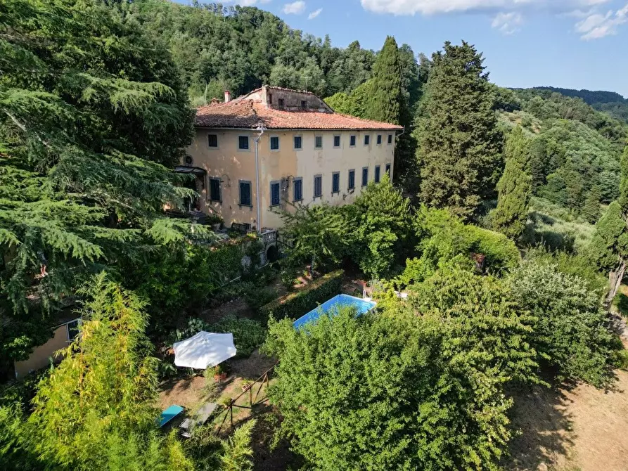 Immagine 51 di Villa in vendita  a Capannori