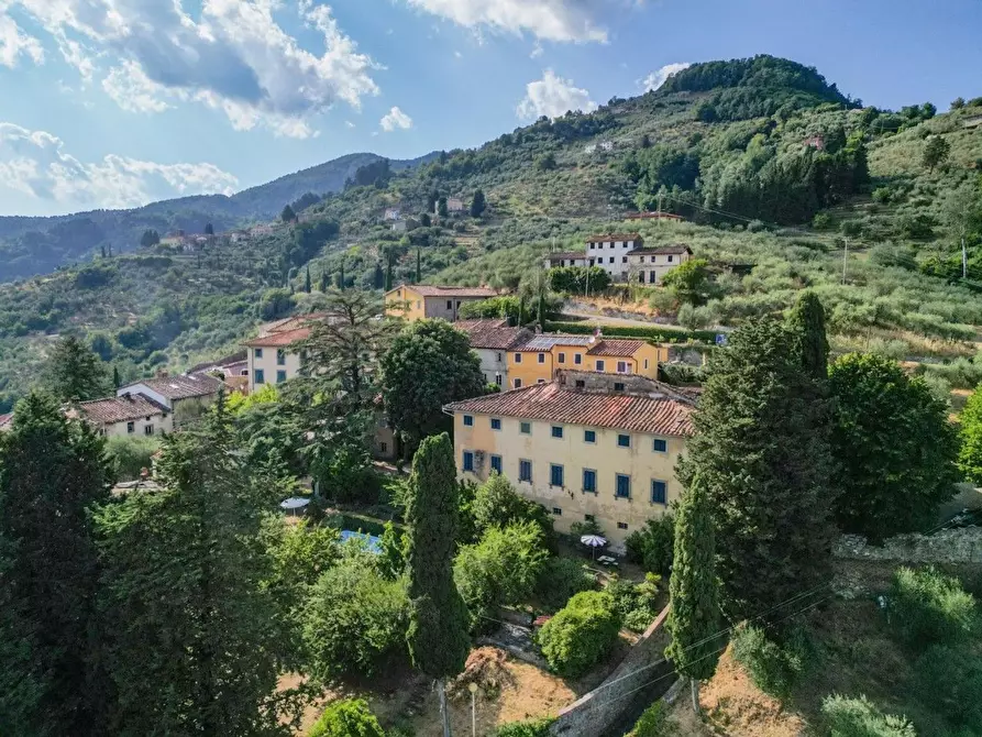 Immagine 1 di Villa in vendita  a Capannori