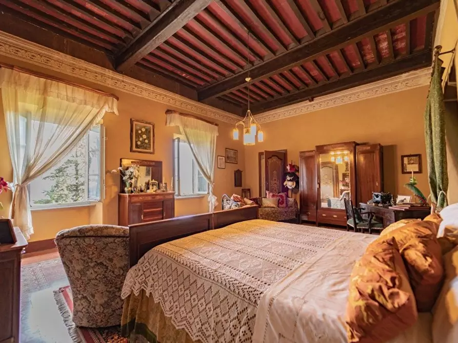 Immagine 34 di Villa in vendita  a Capannori