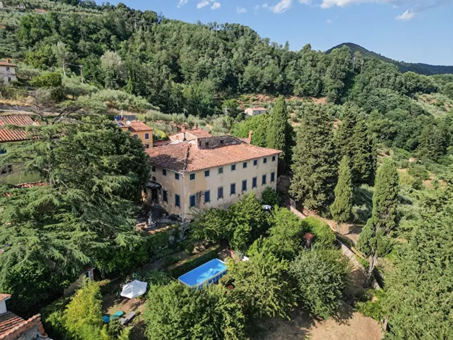 Immagine 53 di Villa in vendita  a Capannori