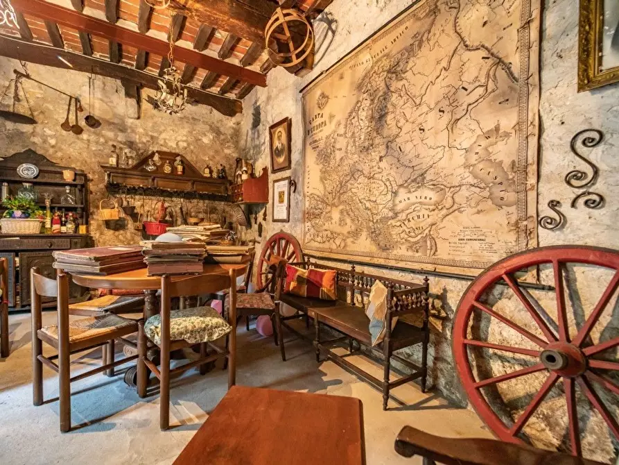 Immagine 14 di Villa in vendita  a Capannori