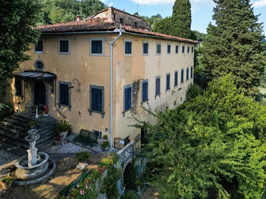 Immagine 55 di Villa in vendita  a Capannori