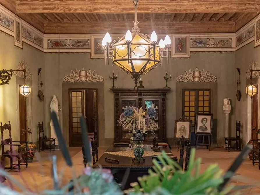 Immagine 18 di Villa in vendita  a Capannori