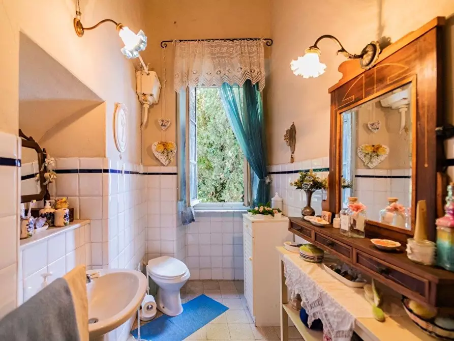 Immagine 28 di Villa in vendita  a Capannori