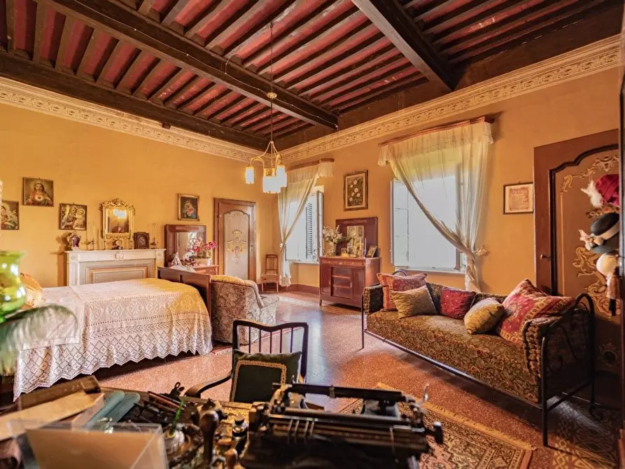 Immagine 35 di Villa in vendita  a Capannori