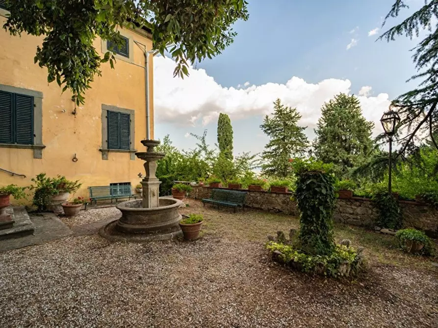 Immagine 42 di Villa in vendita  a Capannori