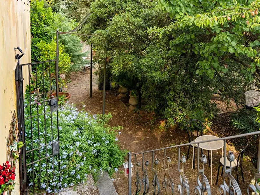 Immagine 43 di Villa in vendita  a Capannori