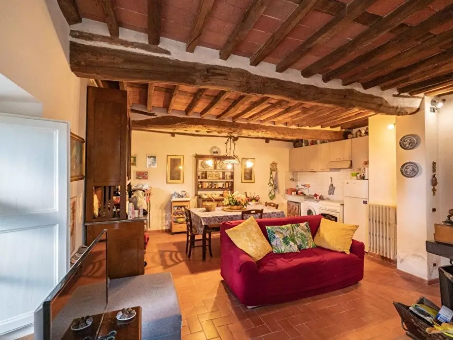 Immagine 49 di Villa in vendita  a Capannori