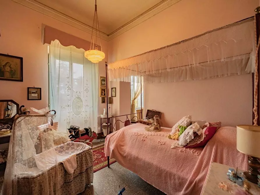 Immagine 32 di Villa in vendita  a Capannori