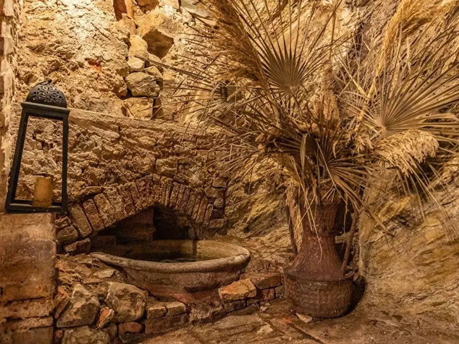 Immagine 9 di Villa in vendita  a Capannori