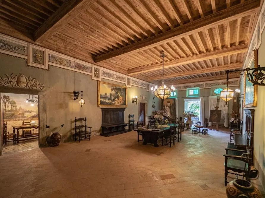 Immagine 39 di Villa in vendita  a Capannori